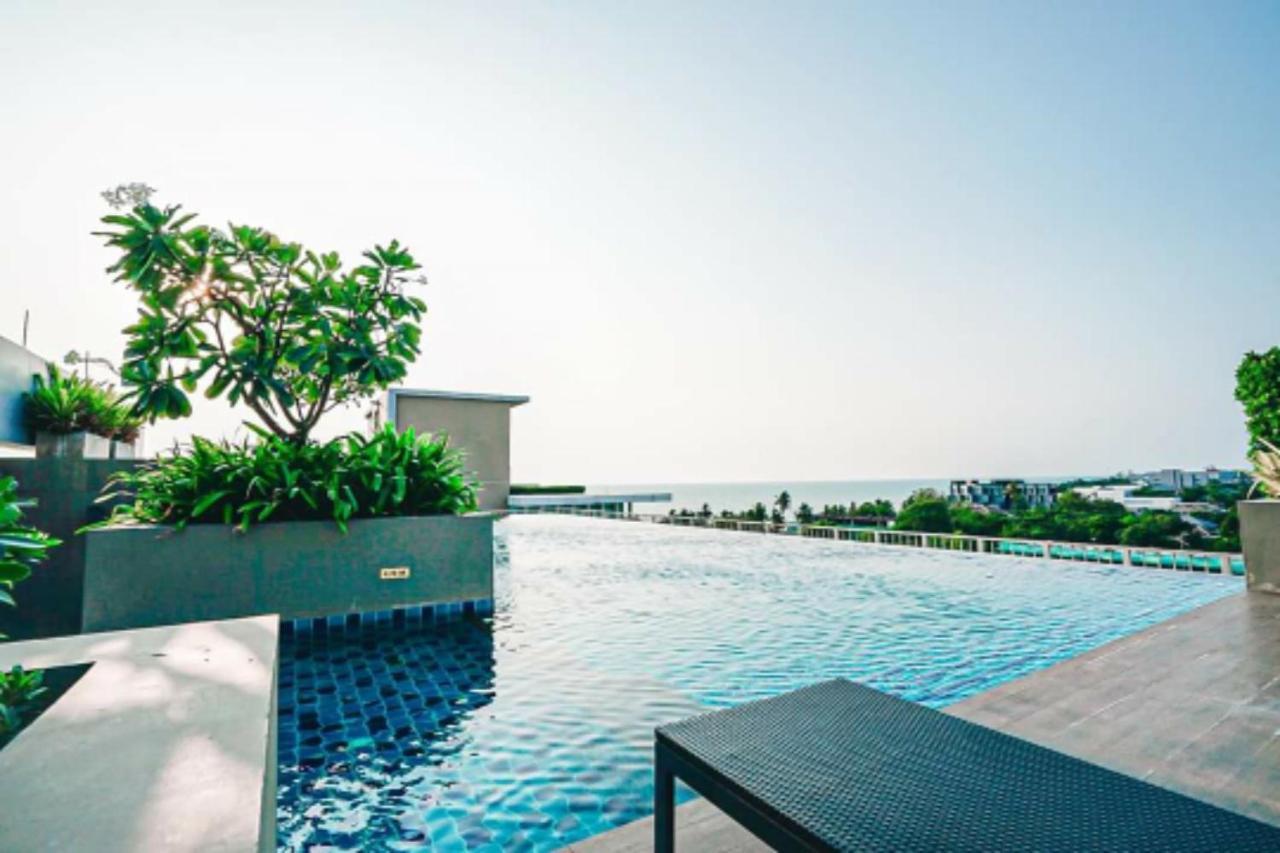 Sweet Seaview Flr6 With Toproop Pool Flr7 At The Blux Bangsaen Exterior photo
